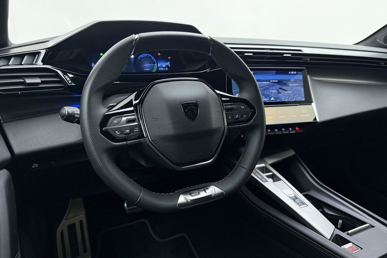 Vehicle Image 32