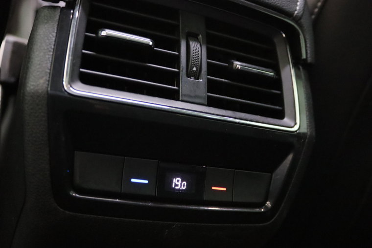 Vehicle Image 52
