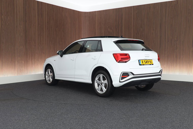 Vehicle Image 8