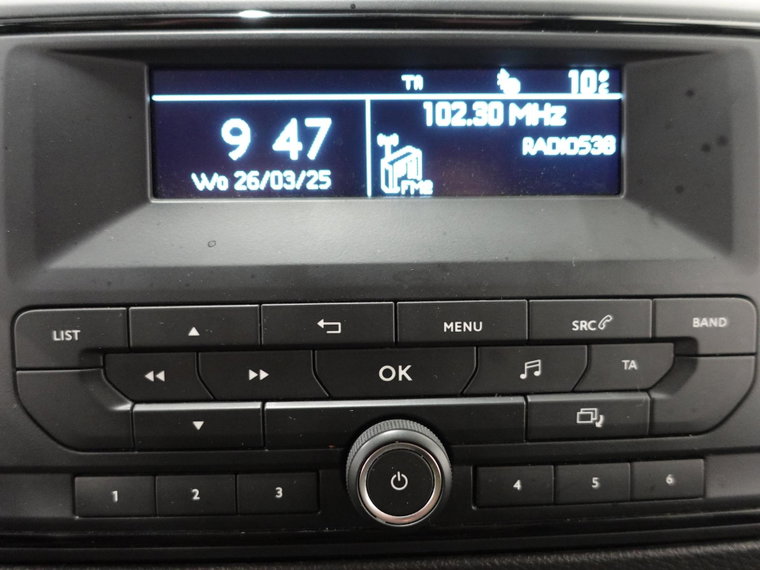Vehicle Image 25