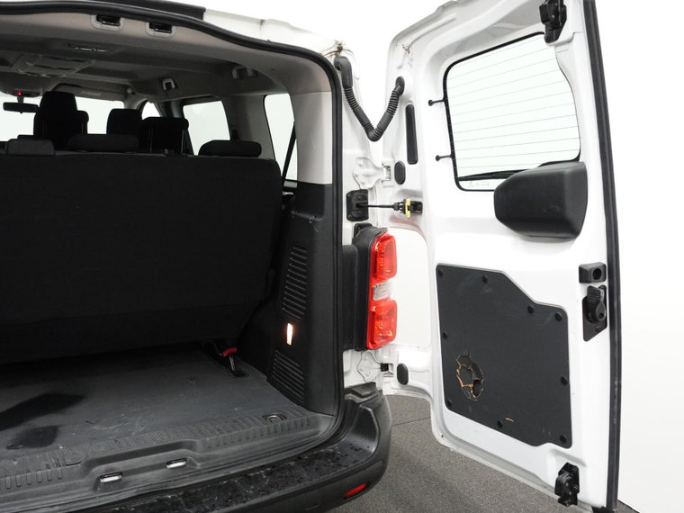 Vehicle Image 32
