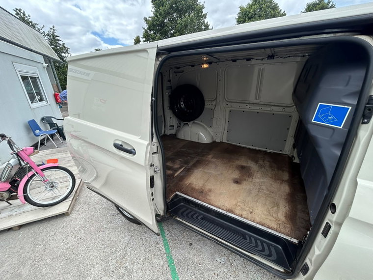 Vehicle Image 10