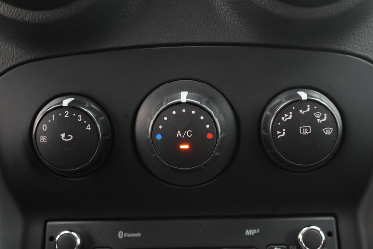 Vehicle Image 32