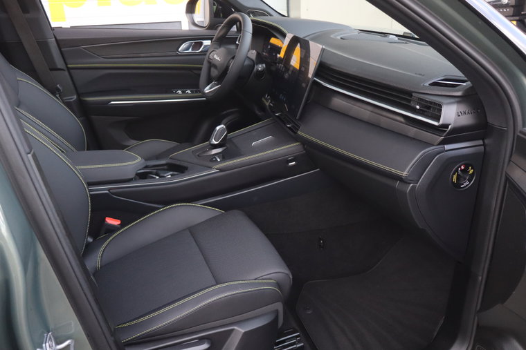 Vehicle Image 6