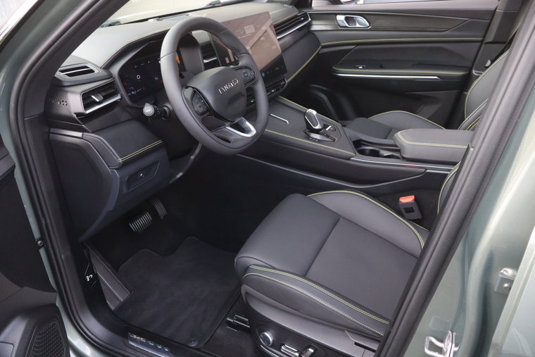 Vehicle Image 8