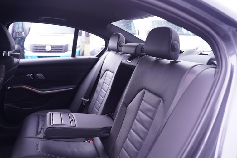 Vehicle Image 32