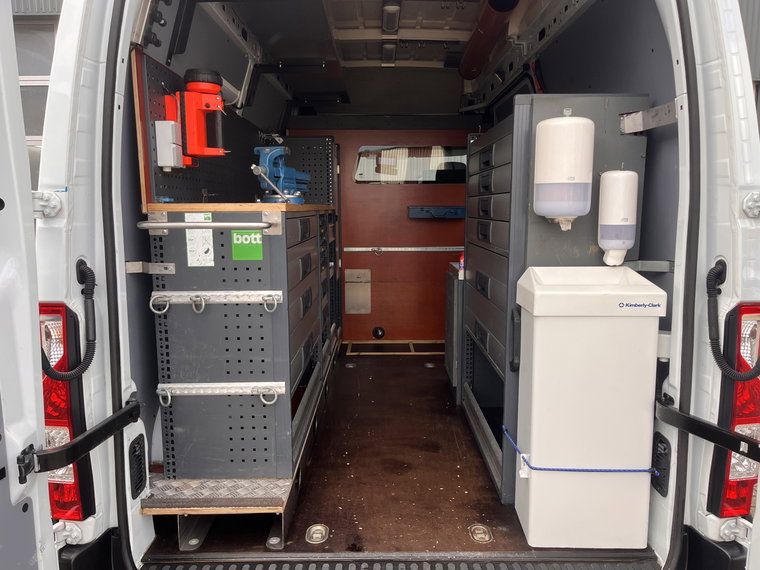 Vehicle Image 25