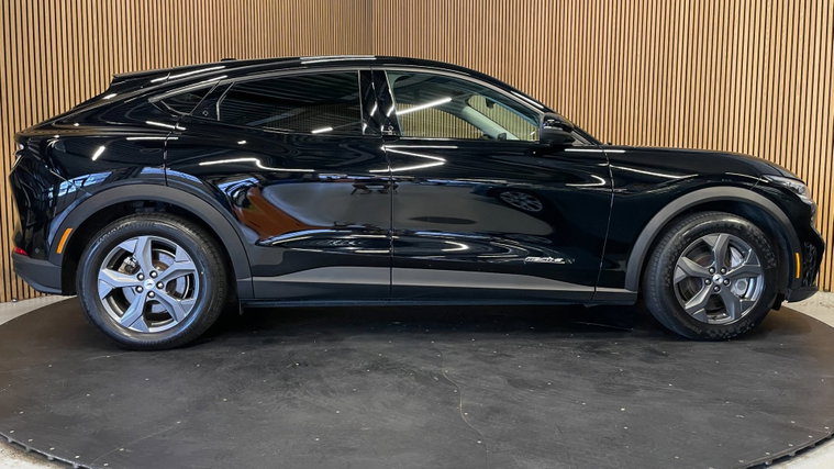 Vehicle Image 30