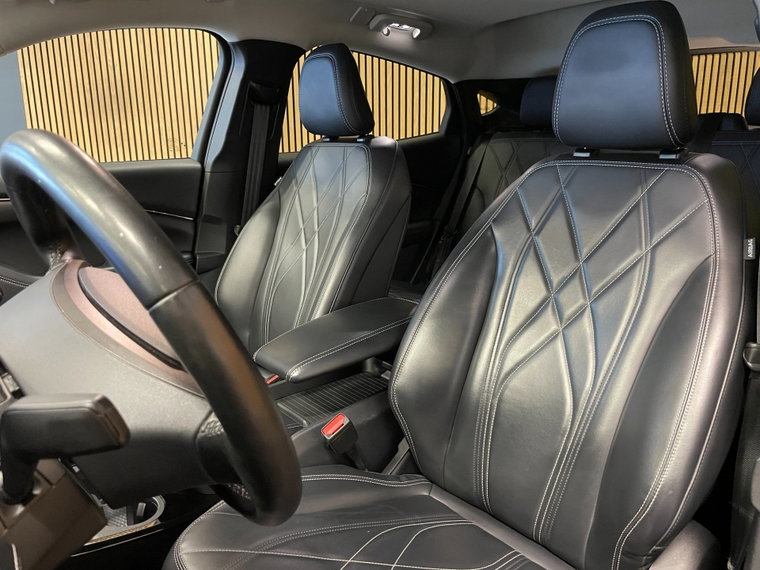 Vehicle Image 32