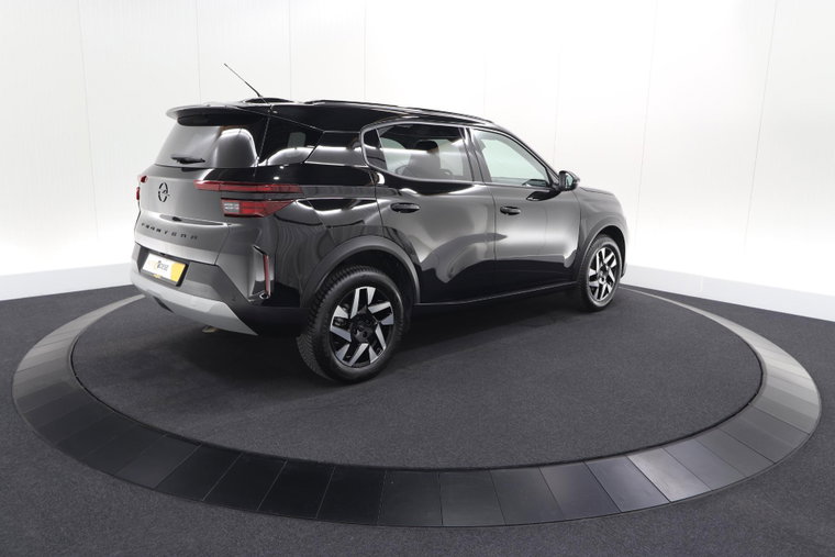 Vehicle Image 12