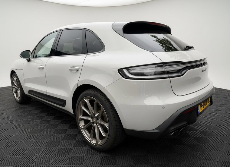 Vehicle Image 23