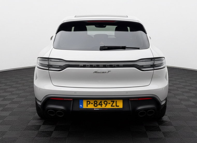 Vehicle Image 28