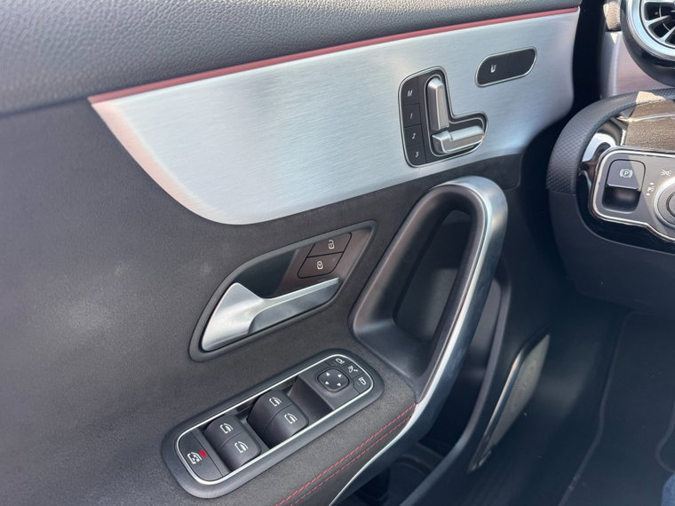 Vehicle Image 28