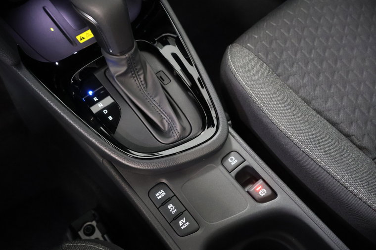 Vehicle Image 25