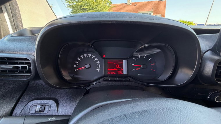 Vehicle Image 22
