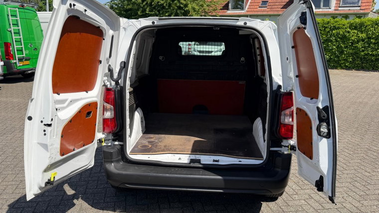 Vehicle Image 11