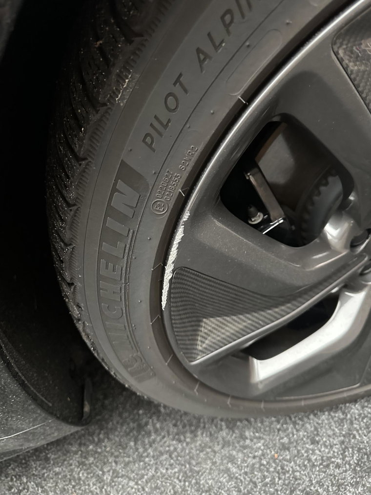 Vehicle Image 32