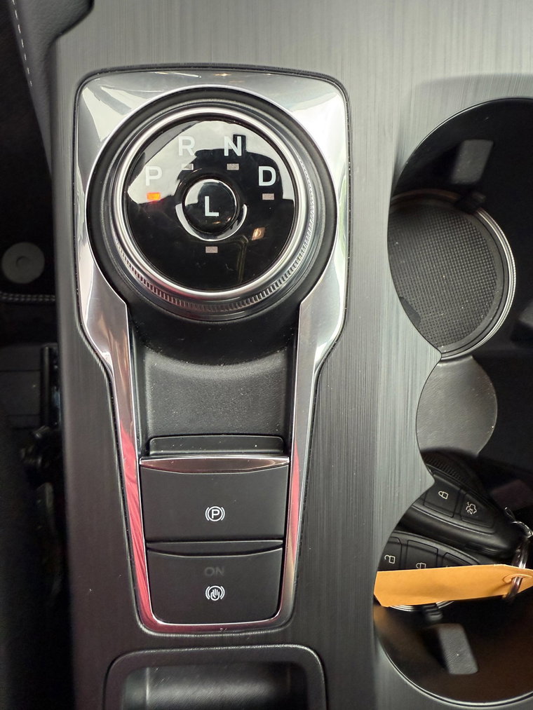 Vehicle Image 25