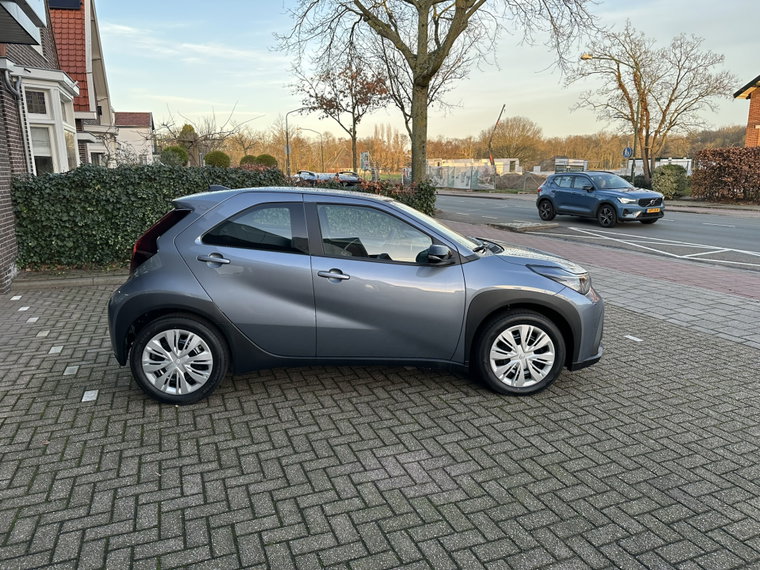 Vehicle Image 12