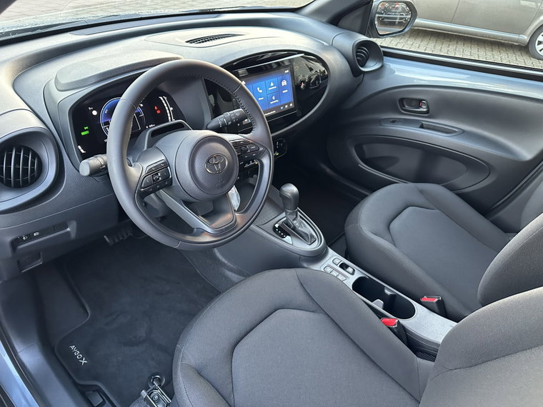 Vehicle Image 6