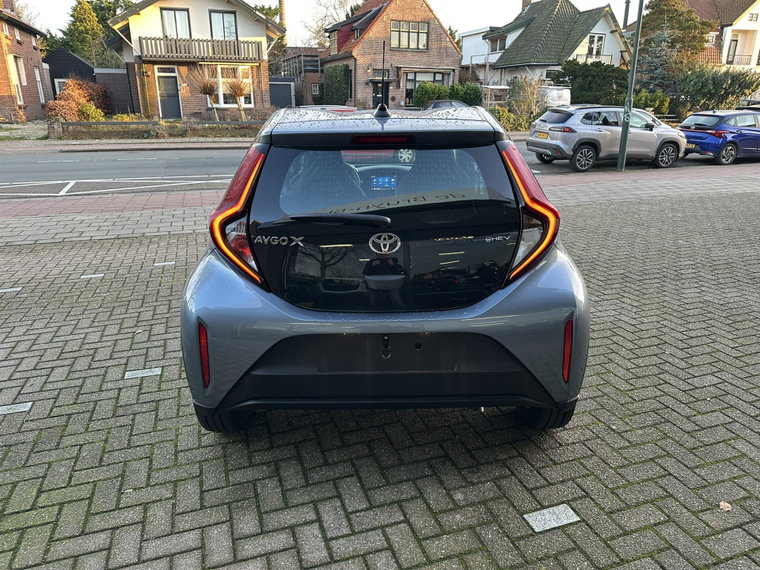 Vehicle Image 10