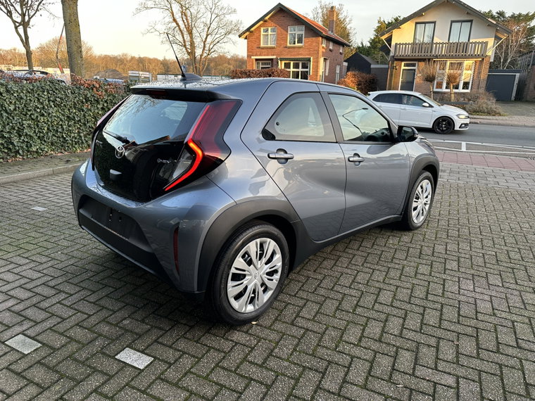 Vehicle Image 11