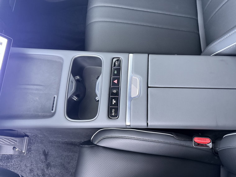 Vehicle Image 32