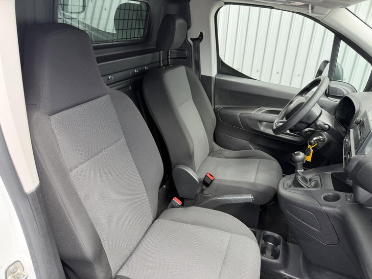 Vehicle Image 23