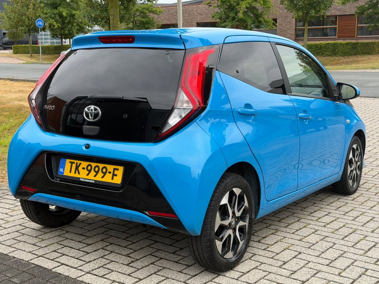 Vehicle Image 16
