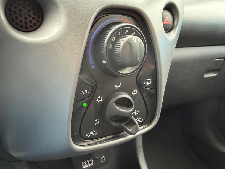 Vehicle Image 23