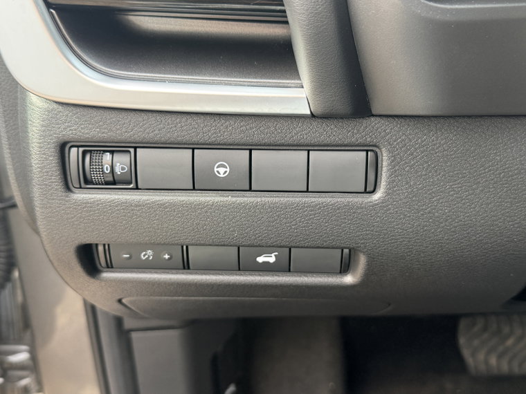 Vehicle Image 24