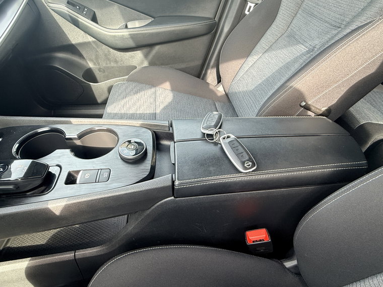 Vehicle Image 25