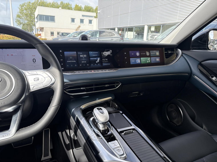 Vehicle Image 24