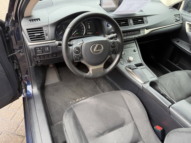 Vehicle Image 16