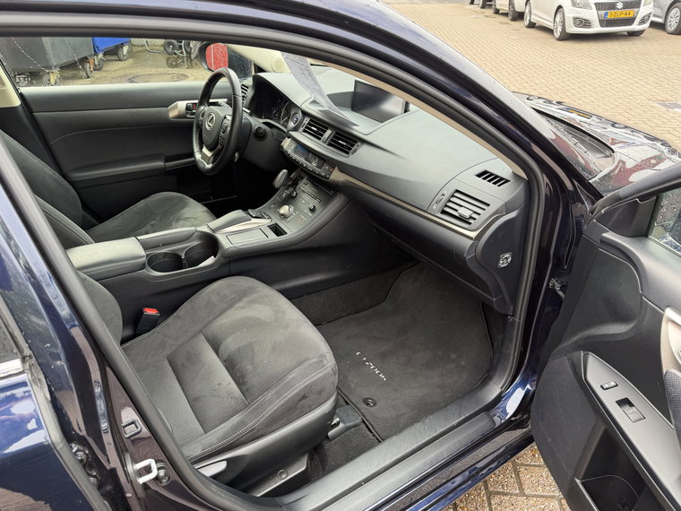 Vehicle Image 21