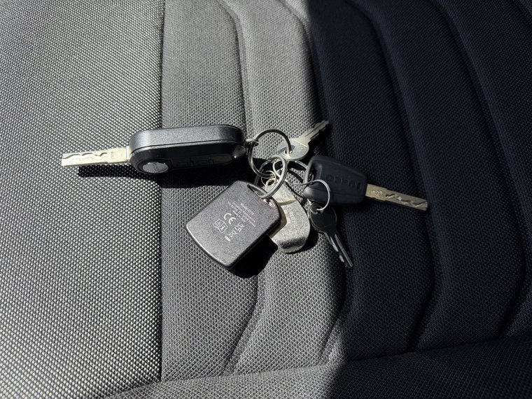 Vehicle Image 37