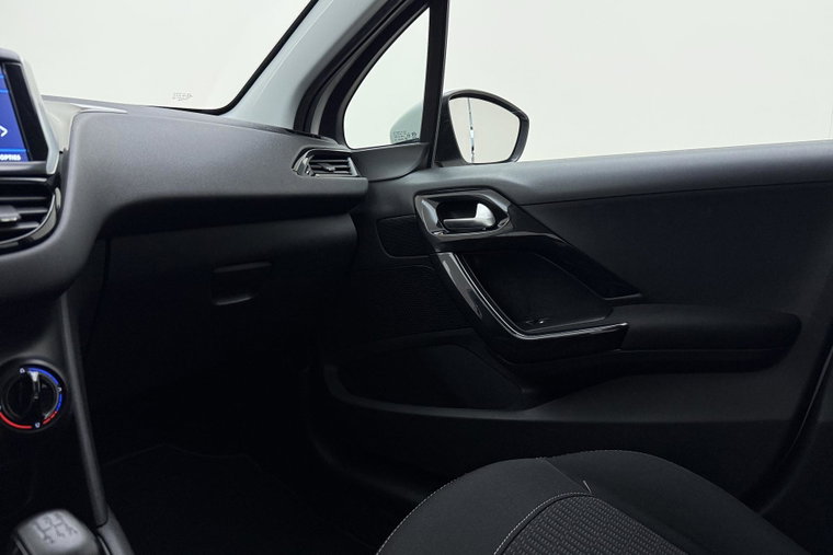 Vehicle Image 23
