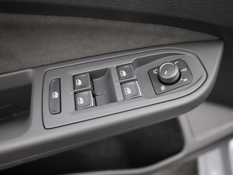 Vehicle Image 43