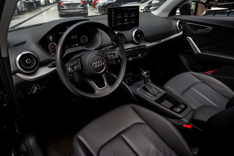 Vehicle Image 9