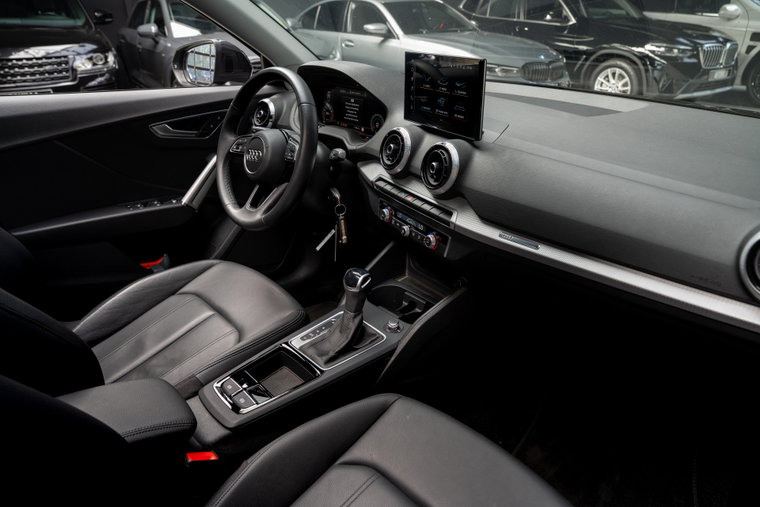 Vehicle Image 11