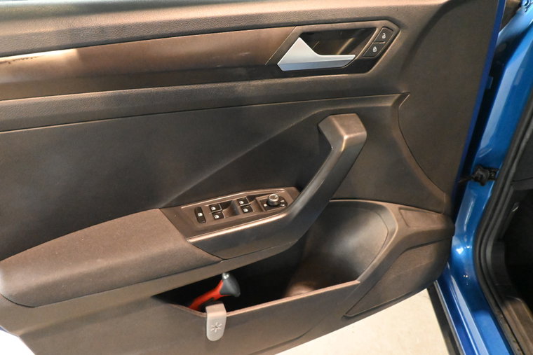 Vehicle Image 32