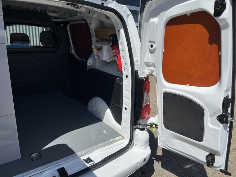 Vehicle Image 17