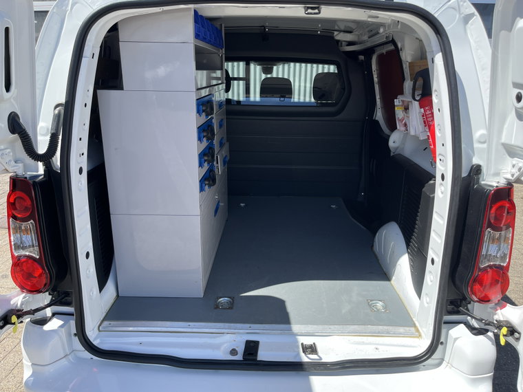 Vehicle Image 18