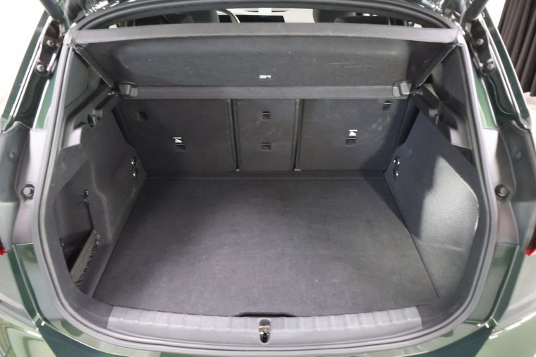 Vehicle Image 32