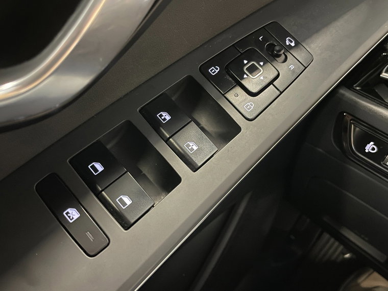 Vehicle Image 43