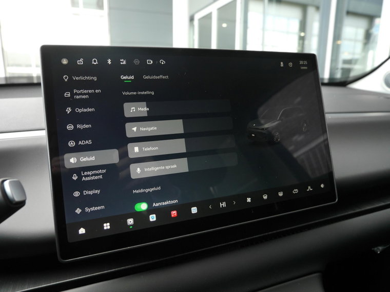 Vehicle Image 30