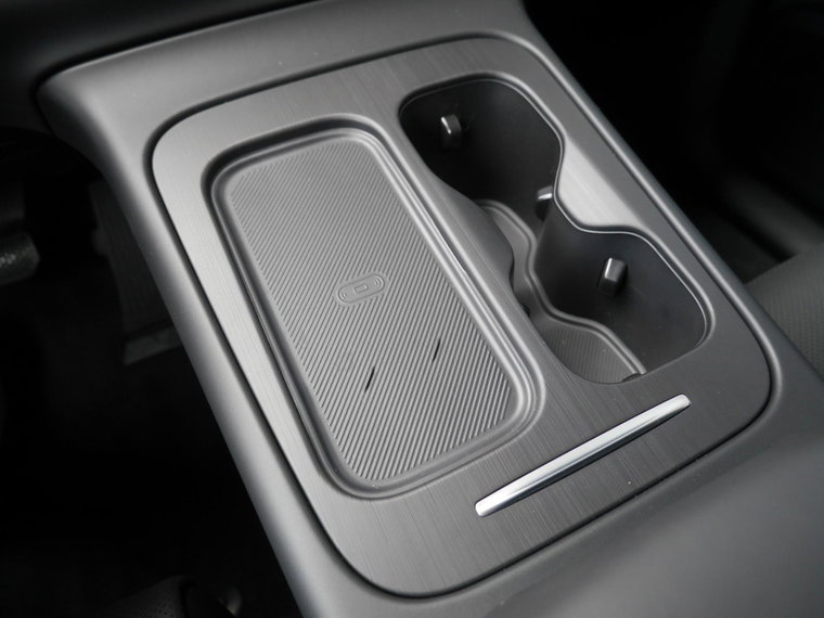 Vehicle Image 32
