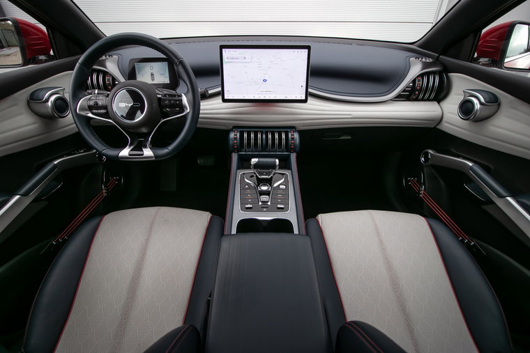 Vehicle Image 16