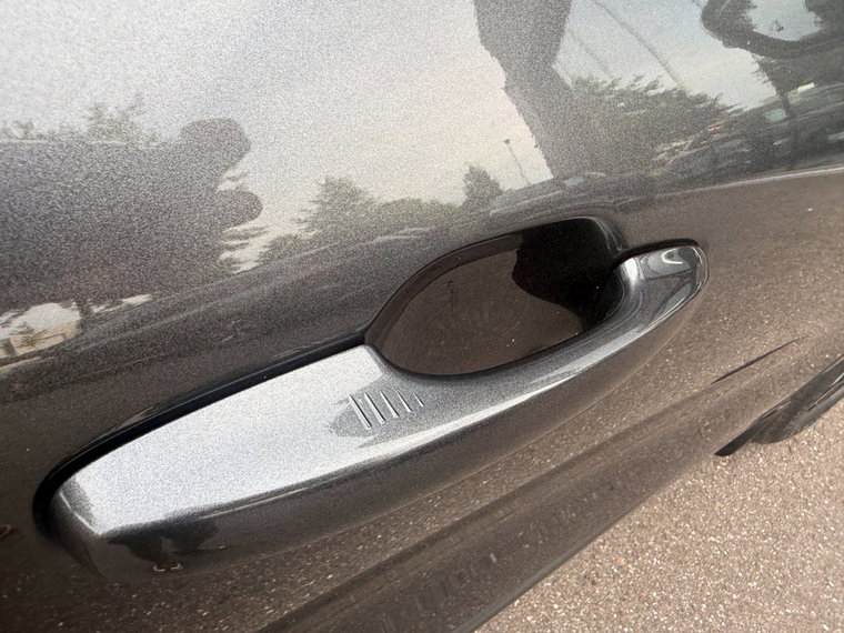 Vehicle Image 35
