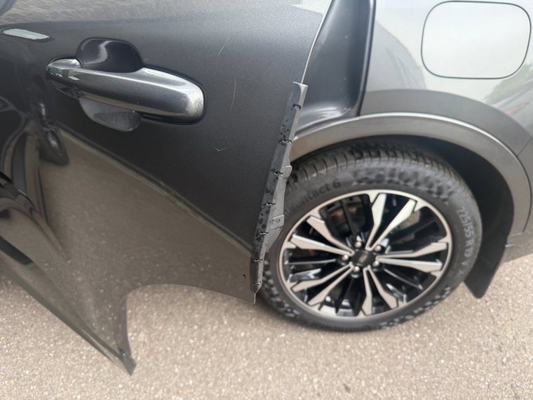 Vehicle Image 37